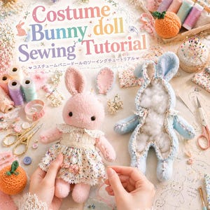 Puede incluir: Una taza de cerámica blanca con asa negra y el texto "But First, Coffee" en negro, con una fuente de estilo manuscrito. La taza está sobre una superficie blanca.