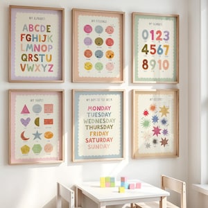 Peut inclure: Six affiches murales éducatives encadrées présentant des illustrations colorées de l'alphabet, des sentiments, des chiffres, des formes, des jours de la semaine et des couleurs. Chaque impression a une bordure festonnée dans un cadre en bois clair.