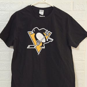 Fanatics Vintage Pittsburgh Penguins T-Shirt Size Large Official NHL Black Tee. Vintage Tee. Ice Hockey Team Tee.
