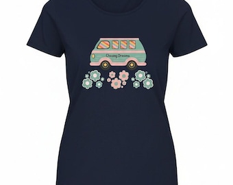 Camiseta feminina Chasing Dreams Campervan – Camiseta gráfica de algodão orgânico, estilo boho van life, presente para amantes de viagens