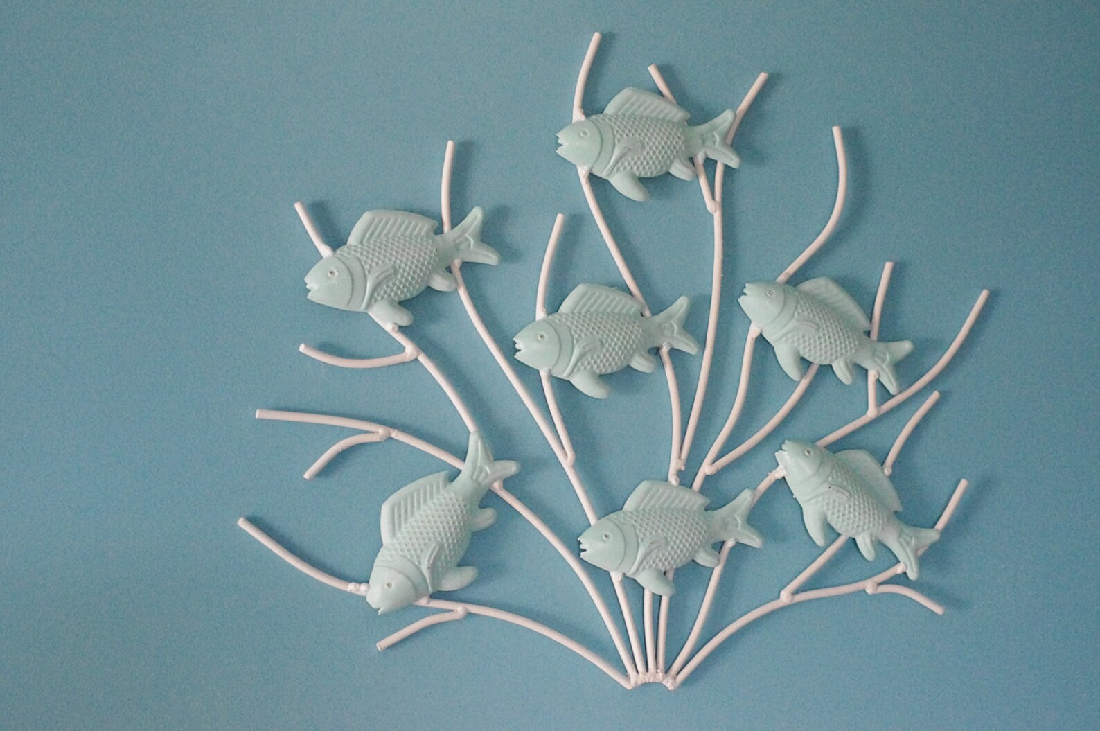 A closer look at Calming Coastal Fish Aquarium Decor