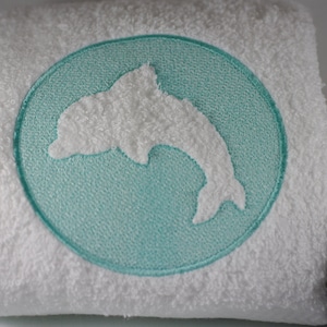 Toalla de mano de baño con delfines bordados en relieve - 16x30 - Decoración de playa - Casa de playa