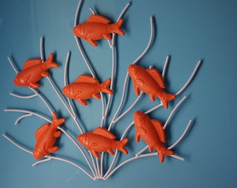 Décor de mur côtier de poissons de natation