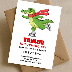 Könnte beinhalten: Eine weiße Einladungskarte mit einem Cartoon-Alligator, der einen roten Schal und Schlittschuhe trägt. Der Text "TAYLOR IS TURNING SIX" ist rot. Die Karte enthält auch Datum, Uhrzeit und Adresse der Veranstaltung.