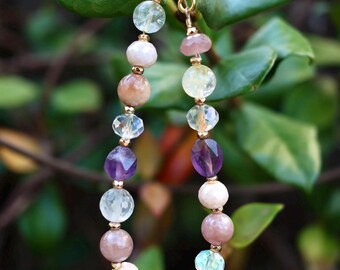 Pulsera Bloom con piedras preciosas: piedra solar, amatista y semillas de flores silvestres