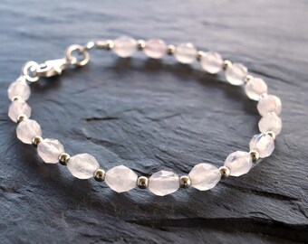Pulsera delicada de cuarzo rosa, joyería de cuarzo rosa genuino, regalo para ella, pulsera apilable de plata esterlina, hecha a mano en Florida