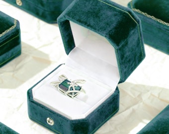 Vintage style Velvet Ring Box: Dark Green Engagement Proposal Jewelry Gift