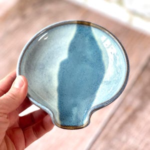 Spoon Rest in Sky Glaze. Wheel thrown stoneware pottery spoonrest / ceramic spoon rest / kitchen decor /
