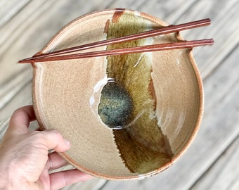 Ramen bowl with chopstick rest in Desert glaze. Wheel thrown stoneware pottery // noodle bowl // rice bowl // lead free and dishwasher safe