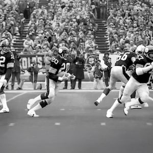 Rocky Bleier in Motion: Iconic Hand-Off from Terry Bradshaw – Vintage Pittsburgh Steelers Action, Man Cave Art, Gift for Dad, Bar Art.