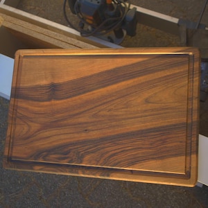 Custom-made cutting board in fine wood