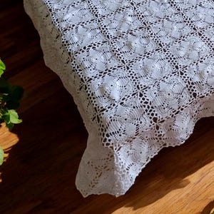 Vintage 1980s Handcrafted, Knitted Lace Tablecloth – Egyptian Cotton