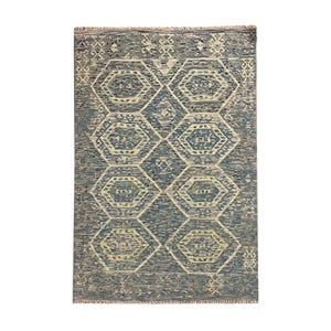 Geometric Kilim Rug: Contemporary Wool Flatweave Carpet (6&#39;5&quot; x 4&#39;2&quot;)