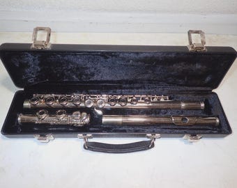 Vintage Windsor Nickel Plated Closed Hole Flute w/ Case Clean