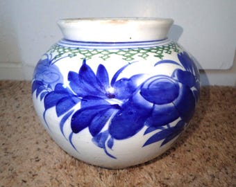 Antique C 1910 Korean Porcelain jar / Vase Japanese Occupation Blue & White