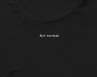T-shirt minimalista con scritta "Comportati normalmente" (nera) / Abbigliamento con umorismo sarcastico