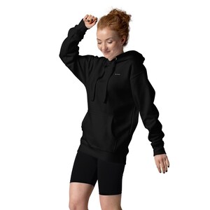 Act normal, svart premium unisex hoodie, minimalistisk unisex tröja i bomullsblandning, pullover
