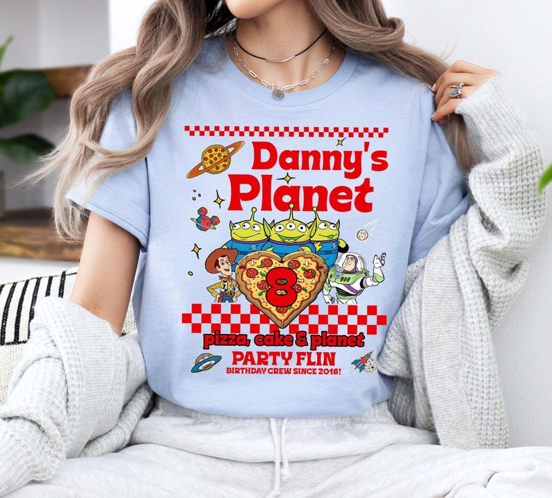 Maglietta personalizzata Disney Toy Story Birthday Pizza Planet Aliens Woody Buzz, maglietta Buzz Lightyear Woody Aliens, maglietta coordinata per la famiglia Disney Trip immagine 2