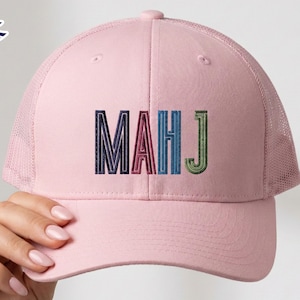 Mahjonghoed MAHJ geborduurde truckerpet | Mahjongcadeau voor spelers en game-avond