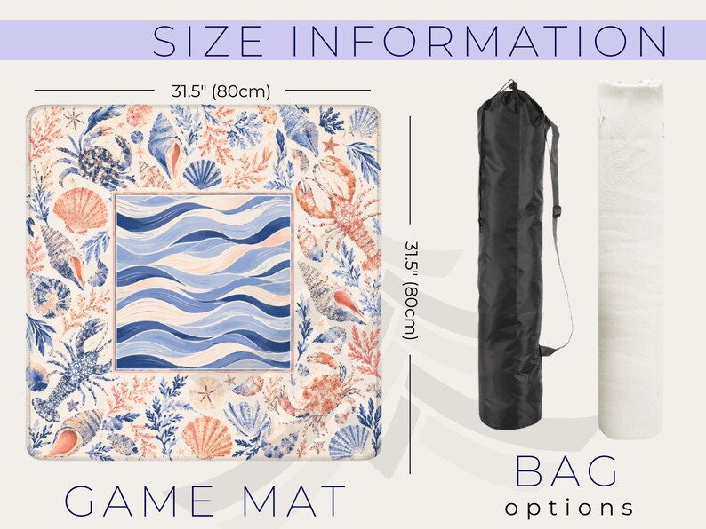 Pu&ograve; includere: Un tappetino da gioco quadrato di 80 cm x 80 cm con un design a tema marino. Presenta un motivo a onde al centro e un bordo con conchiglie, granchi e coralli. Una borsa nera e un oggetto bianco arrotolato sono mostrati come opzioni di borsa.