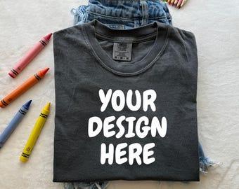 Maqueta de camiseta doblada Pepper de regreso a clases C1717 Maqueta de camiseta doblada Pepper Comfort Colors Maqueta c1717 Maqueta minimalista Pepper Comfort Color Shirt Flat