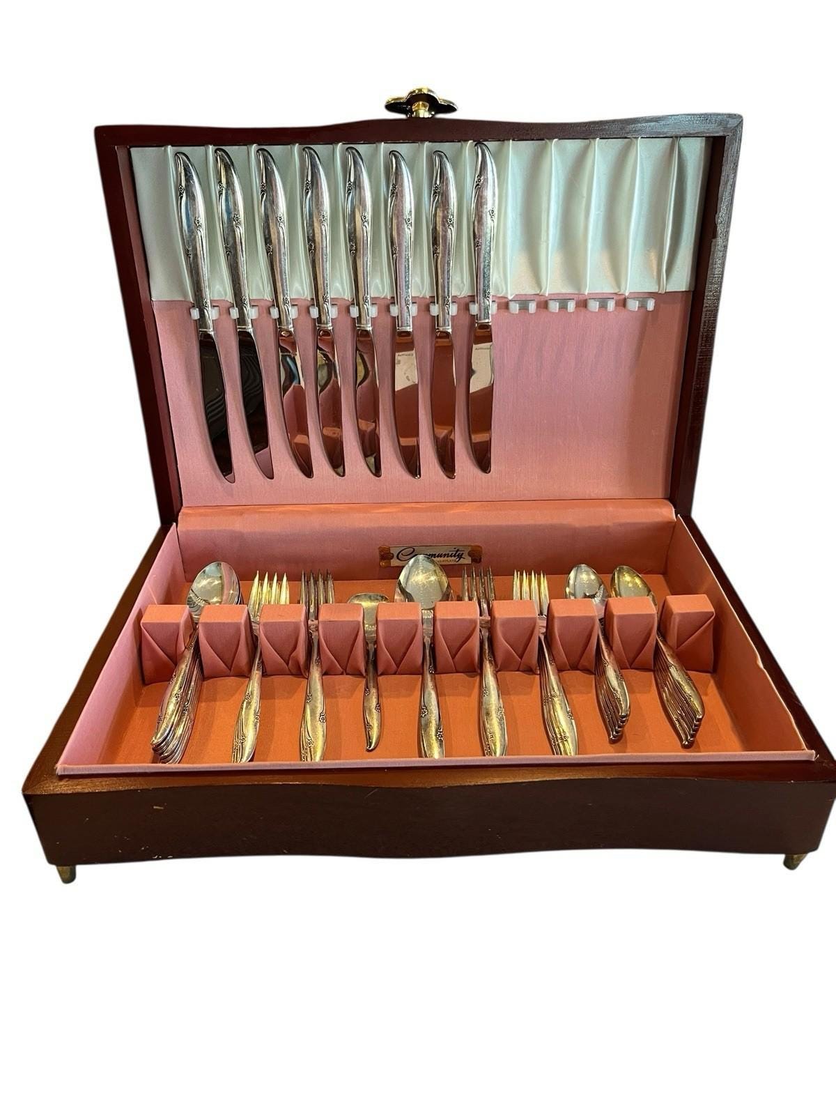 Oneida Community Silver Flower Vintage Silverplated Service for 8