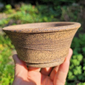 Doniczka bonsai z ręcznie robionej ceramiki/ceramiki wypalanej w wysokiej temperaturze - okrągła - nieszkliwiona - 4 1/2" x 4 1/2" x 1 3/4"