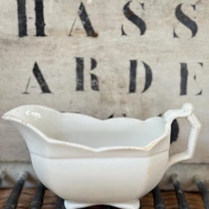Antike weiße Sauciere aus Keramik von John Maddock and Sons - Royal Semi Porcelain England - 21 cm