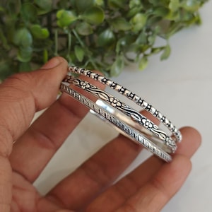 925シルバー製軽量バングル3点セット、モダンな酸化加工カダ、シックな重ね付けブレスレット