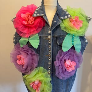 Embellished Denim Sleeveless Jacket with 3D Flowers – One Size Fits UK 8-14 – Statement Festival Vest – Floral Appliqué Jean Jacket