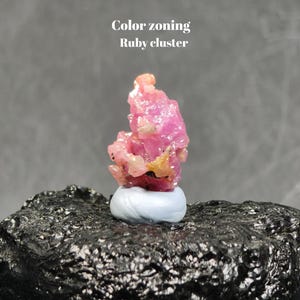 Mehrfarbiger Rubinkristallcluster | Rosa, Orange & natürliche Einschlüsse • Luc Yen Vietnam • 19,80 ct