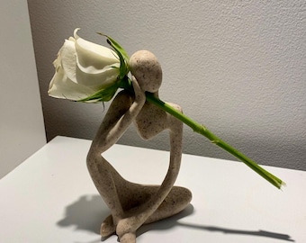 Thinking Sand Sculpture - Modern Desk Ornament with Dried Flowers