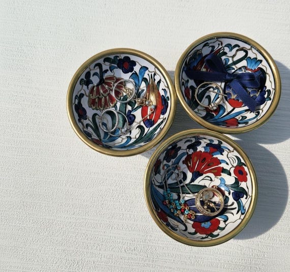 3.1 手描きのトルコ陶器ボウルセット：ゴールドイズニック花柄小物 