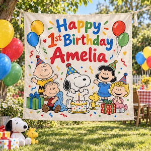 Peut inclure: Une bannière en tissu rectangulaire avec le texte Happy 1st Birthday Amelia en lettres colorées. Le design comprend des illustrations de Snoopy, Charlie Brown et d'autres personnages Peanuts portant des chapeaux de fête, entourés de cadeaux.