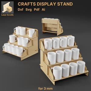 Könnte beinhalten: Handwerks-Ausstellungsstand aus hellbraunem Holz, der weiße Tassen hält. Der Ständer hat ein gestuftes Design mit drei Ebenen. Der Text auf dem Bild lautet "Crafts Display Stand" und "for 3 mm". Für Laserschneiden entworfen.