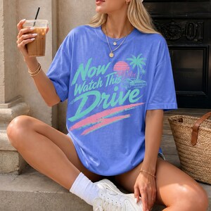 Ahora mira este drive - Colores neón retro cómodos - Cita de George Bush - Camiseta unisex de peso pesado teñida con estampado de meme de golf