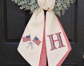 Gestickte amerikanische Flaggen-Kranz-Schärpe, personalisierte Monogramm-Pathopischer Tür-Dekor, rotes Gingham-Band