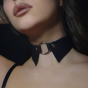 Leather choker collar with O-ring, leather choker, collar with o-ring, choker collar, kitty collar with o-ring.