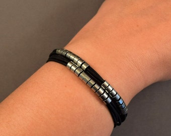 Schwarzes Lederarmband mit Charms-Frauen Lederarmband- Männer Lederarmband-Freundschaftsarmband-Geburtstagsgeschenke für Freund-Geschenk für Ihn