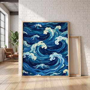 Op de afbeelding: Een ingelijst kunstwerk met gestileerde oceaangolven in blauwe en witte tinten. Het kunstwerk wordt gepresenteerd tegen een witte bakstenen muur en een houten vloer. De golven doen denken aan een klassieke Japanse kunststijl.