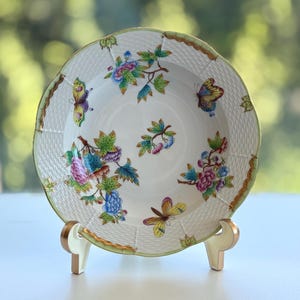 Herend “Queen Victoria” Hand-Painted Porcelain Bowl | 25cm | Gilded Rim | Hungary’s Royal Pattern Since 1851