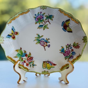 Herend Queen Victoria Oval Serving Plate – Handpainted VBO Porcelain Dish with Butterflies & Florals – 26cm