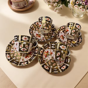 Royal Crown Derby Old Imari 2451 – Set of 4 Teacups & Saucers – Hand-Gilded Bone China