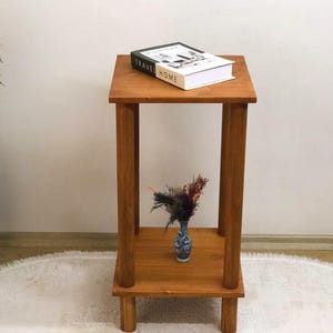 Handgemaakte grenen hoektafel met plank, kleine console