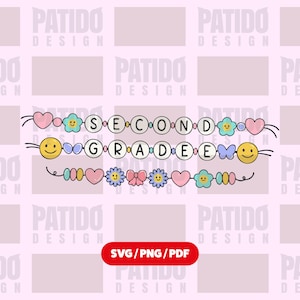 Puede incluir: Un diseño digital con tres filas de elementos decorativos. La fila superior deletrea "SECOND GRADE" con cuentas de letras circulares, corazones y flores. La fila del medio repite el texto. La fila inferior incluye corazones, flores y lazos. Disponible en formatos SVG, PNG y PDF.