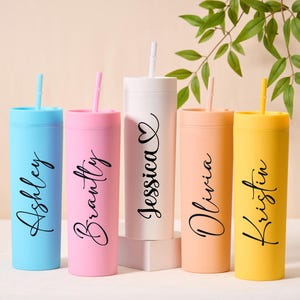 Personalisierter Becher mit Deckel und Strohhalm, 16 Unzen dünner Becher, Brautjungfer Becher, Kaffeebecher, Brautjungfer Vorschlag Geschenke, Hochzeitsgeschenke