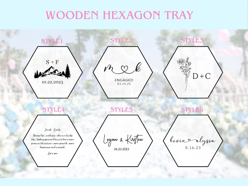 Op de afbeelding: Houten zeshoekig dienblad met zes ontwerpopties. De ontwerpen omvatten initialen, data en namen. De tekst "WOODEN HEXAGON TRAY" staat bovenaan. Het dienblad is een decoratief item, geschikt voor gepersonaliseerde cadeaus.