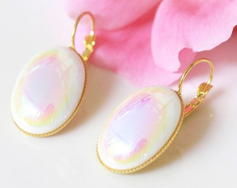 Vintage White Oval Iridescent Drop Dangle Earrings - Gold, Wedding, Bridal , Bridesmaid, Bride, Wedding Earrings