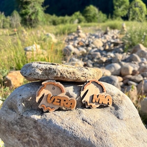Personalized glass markers - Wooden names for weddings, baptisms, communions, or special events.
