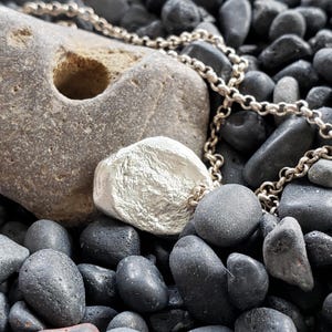 Talisman of the path: molten metal divination and intuitive coaching